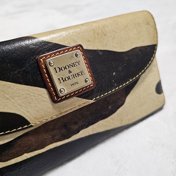 EUC Dooney & Bourke wallet With checkbook Cover - Picture 3 of 9